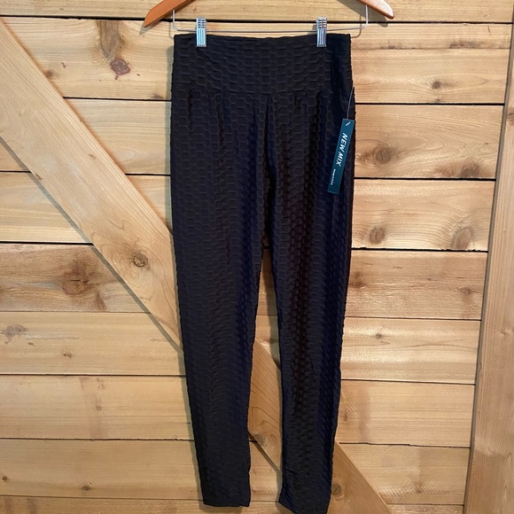 New Mix Black Booty Scrunch Leggings - Picture 4 of 10